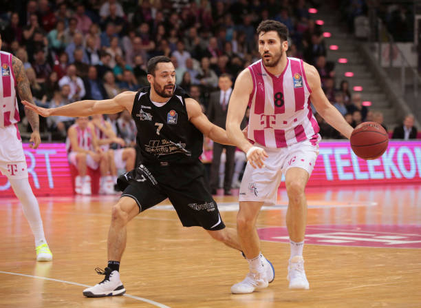 8次助攻和 8次助攻和