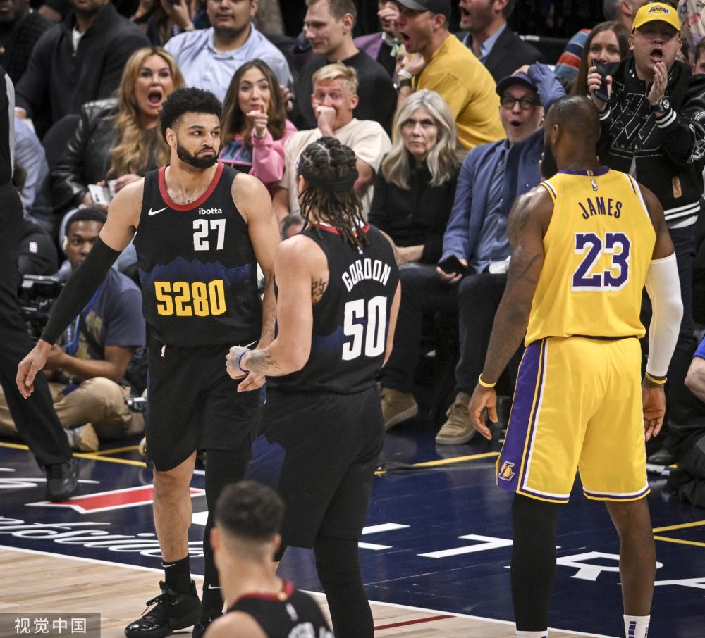 与地面的摩 与地面的摩