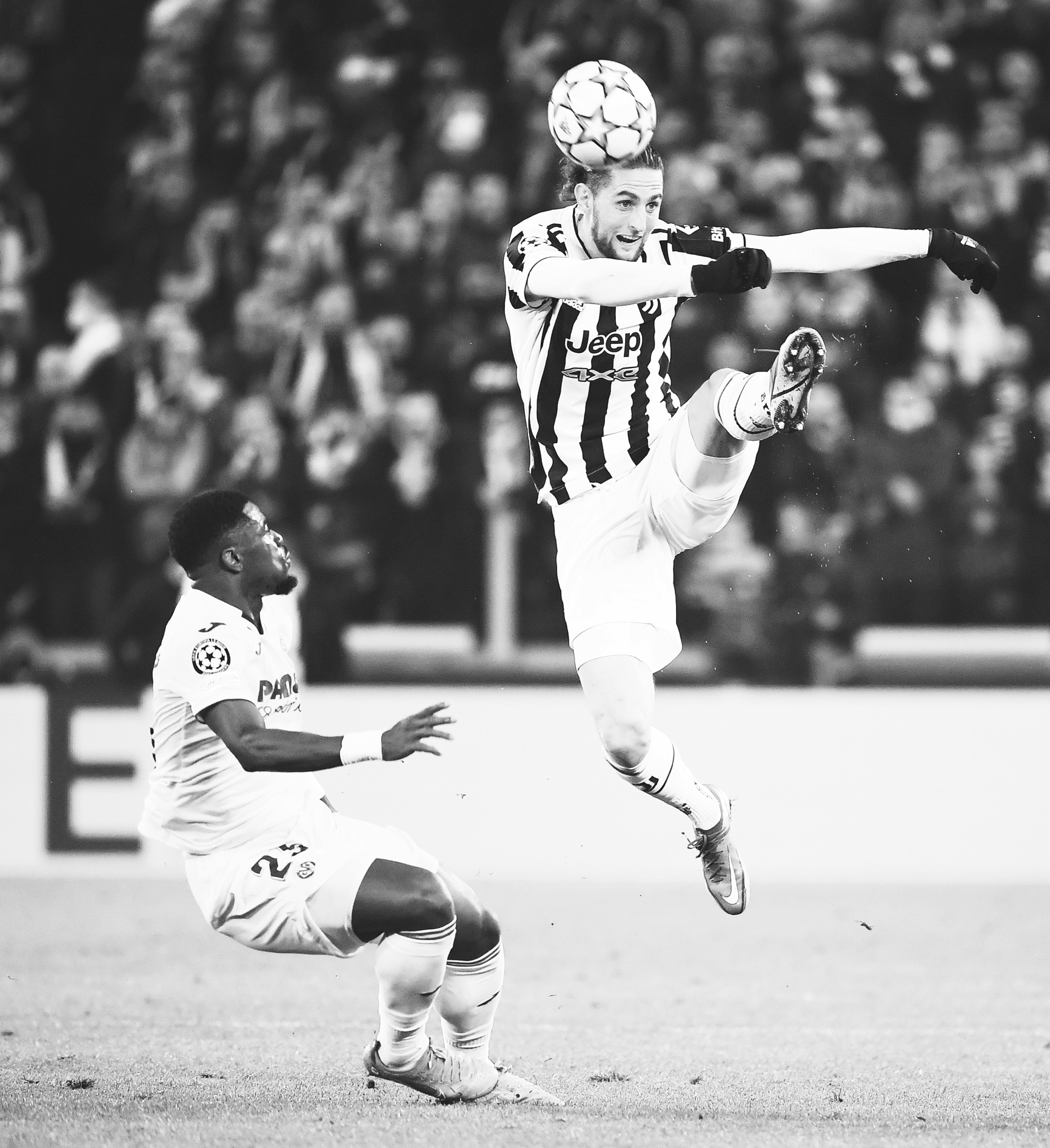 现代足球中 现代足球中